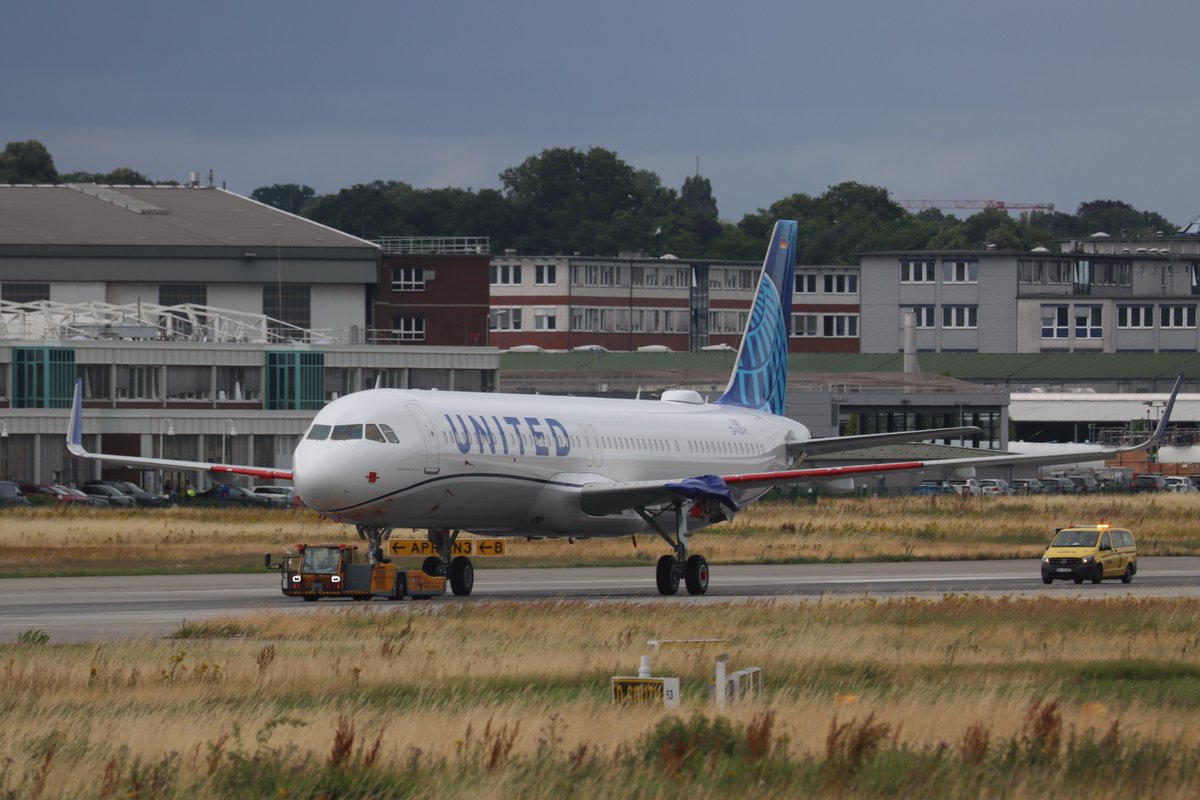 Tobias_Gudat's tweet photo. First #A321neo for @united N44501 Msn11500
 @Airbus @Hamburg i´m missing the mask
fresh from the paint shop https://t.co/sfuKHyCljC
