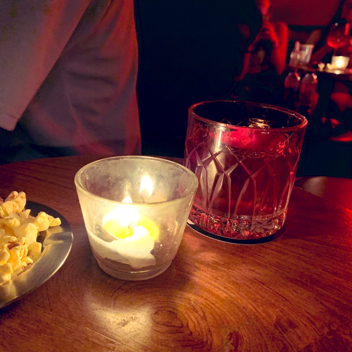 halu_tajma_6552's tweet photo. 今回も旅の終わりに #OFTRBar へ
Noona’s Tearsは期間限定🌈でカラフルなメニューがあって右から2番目の
Harmonyにしました
そして The Chemotherapy とAfter The Rainも!
とっても素敵なBarなのでまた行きたいな✨
1枚目の写真は公式HPからお借りしました https://t.co/R9KCNVCnfo