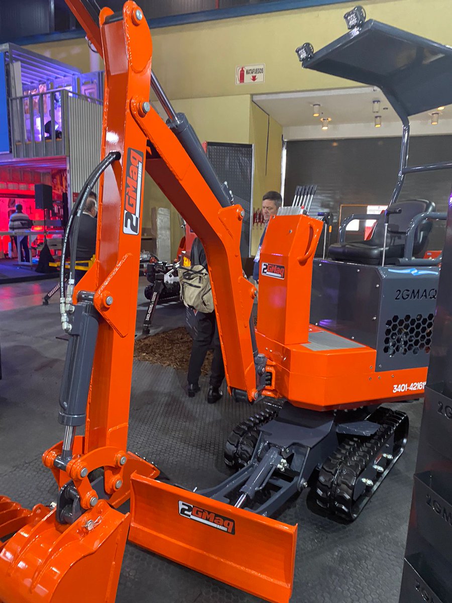 ThesingSA's tweet photo. 🚀 #Impulsar a la #industria es una de nuestras #metas. Gran visita a la #Exposición @BATEVARGENTINA 👉la participación de nuestro #equipo fue #beneficiosa para #investigar #analizar las nuevas #tendencias, observar nuestro #mercado y sus #avances .  #feria #batev #batev2023 https://t.co/s2dwxsNh5D