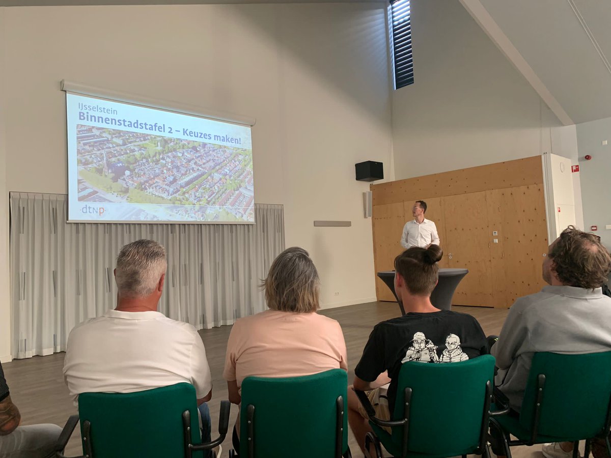 Vorige week was de IJsselsteinse VVD aanwezig bij de Binnenstadstafel 2. Aan de hand van scherpe dilemma's werden er goede inhoudelijke discussies gevoerd over de toekomst van onze binnenstad. 

Wat zijn jouw ideeën voor onze binnenstad?👇