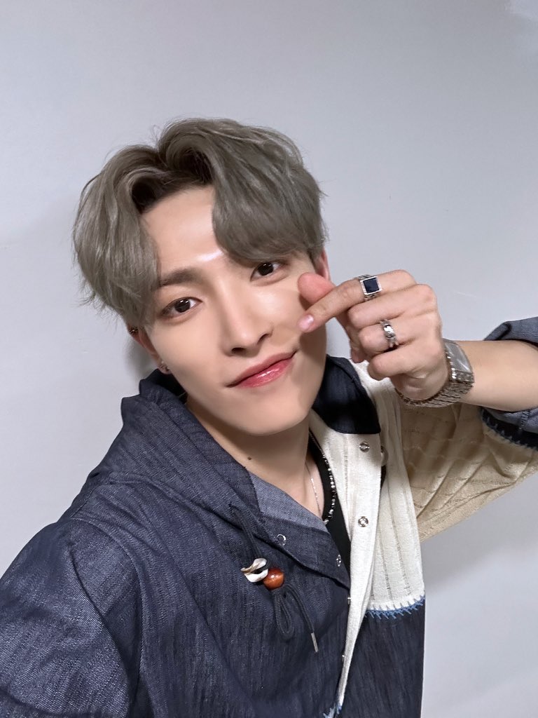 [#홍중] 쭝받는 월요일😘
#ATEEZ #에이티즈