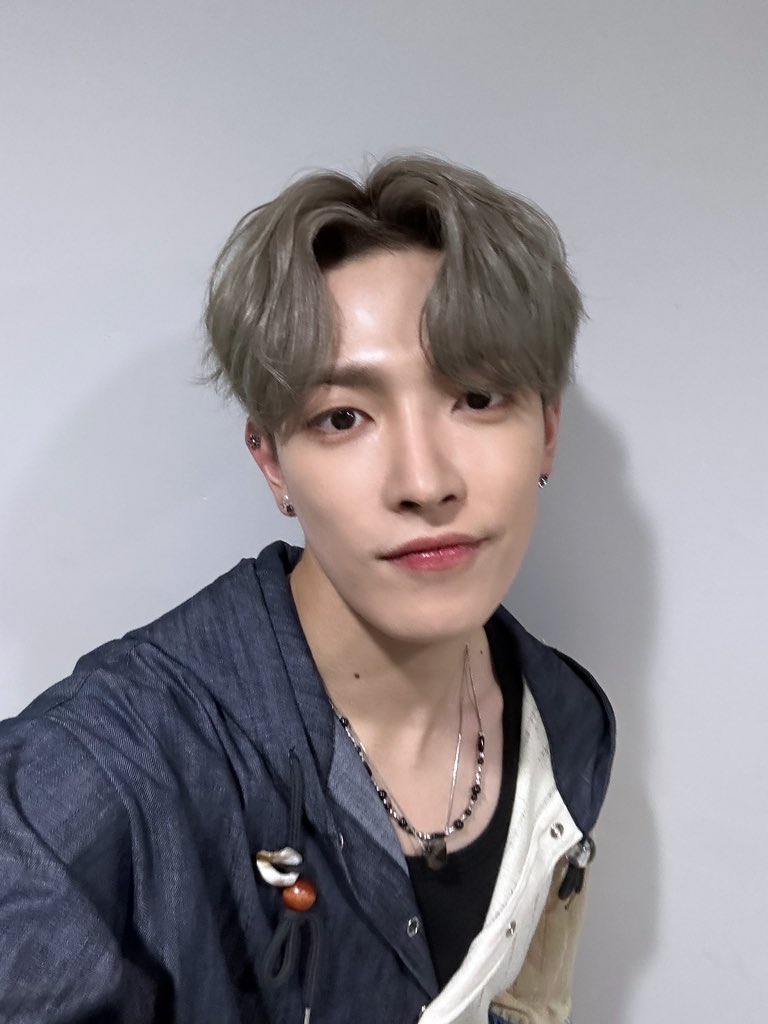 ATEEZofficial's tweet photo. [#홍중] 쭝받는 월요일😘
#ATEEZ #에이티즈 https://t.co/bLmAI8JKqy