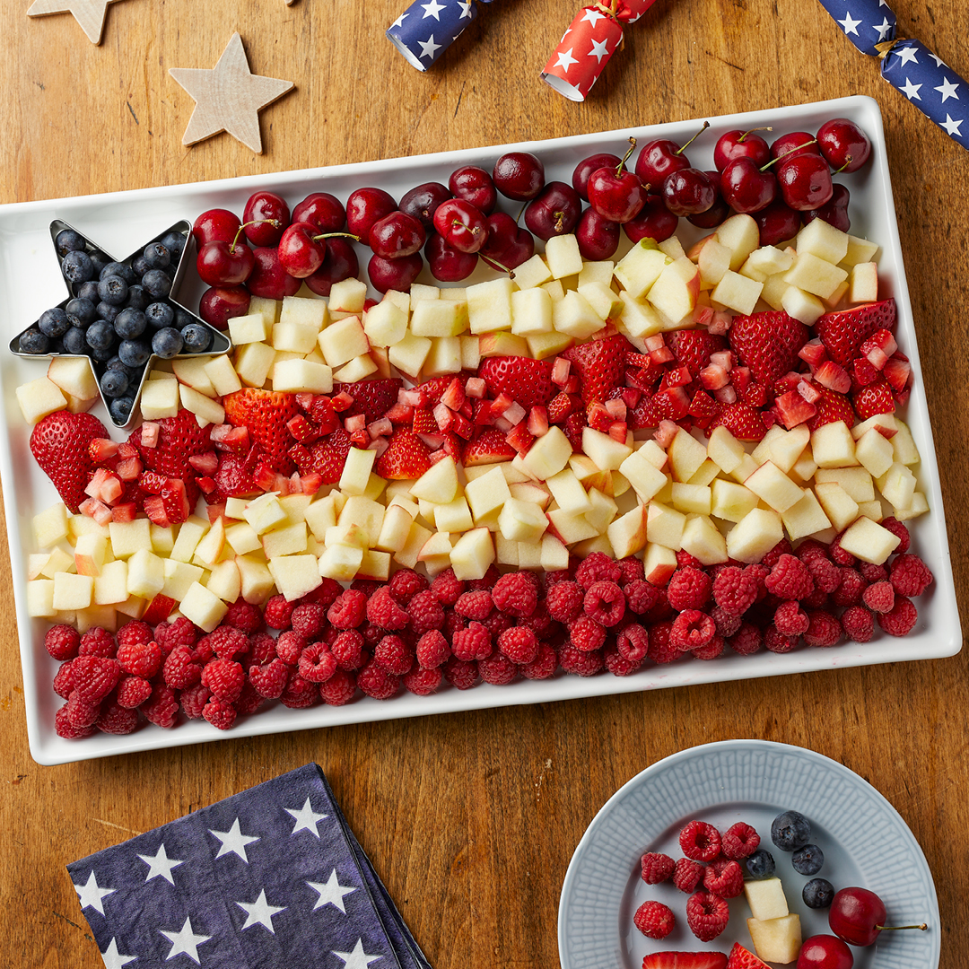 BasketBushel's tweet photo. Headed to a #BBQ tomorrow? Try this simple but fun way to display #fruit your guests will love! #IndependenceDay https://t.co/nDA0xdlMwS