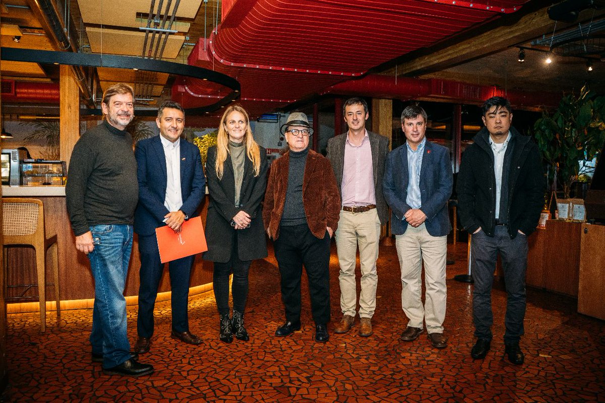 No último dia 15/06 foi realizado o Evento “Sabores de Origem”, onde os chefs Felipe Durán🇨🇱 e  Sanai Mattos🇧🇷 criaram momentos únicos, misturando o salmão chileno, sabor mais austral do mundo com a gastronomia brasileira.
#salmao #salmãochileno #chile  #vinhochileno #perezcruz