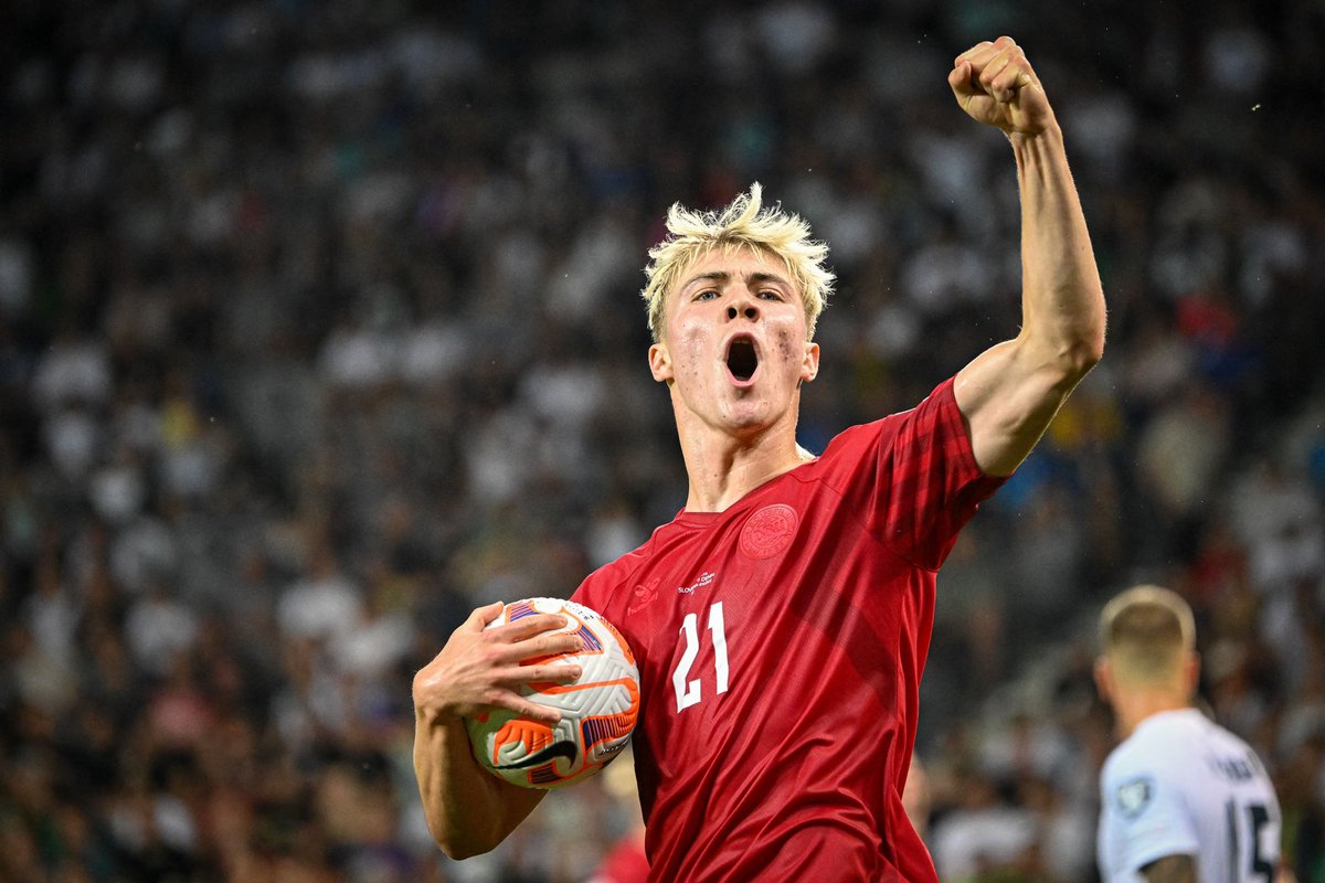 FabrizioRomano's tweet photo. Manchester United haven’t bid €35m for Rasmus Højlund — it’d make no sense as Atalanta want €60/70m at least but Man United won’t overpay. 🔴 #MUFC

Højlund remains high on Man United list as talks took place.

Rasmus, super keen on the move — he’d love to join United. https://t.co/0CR8Er3pHW