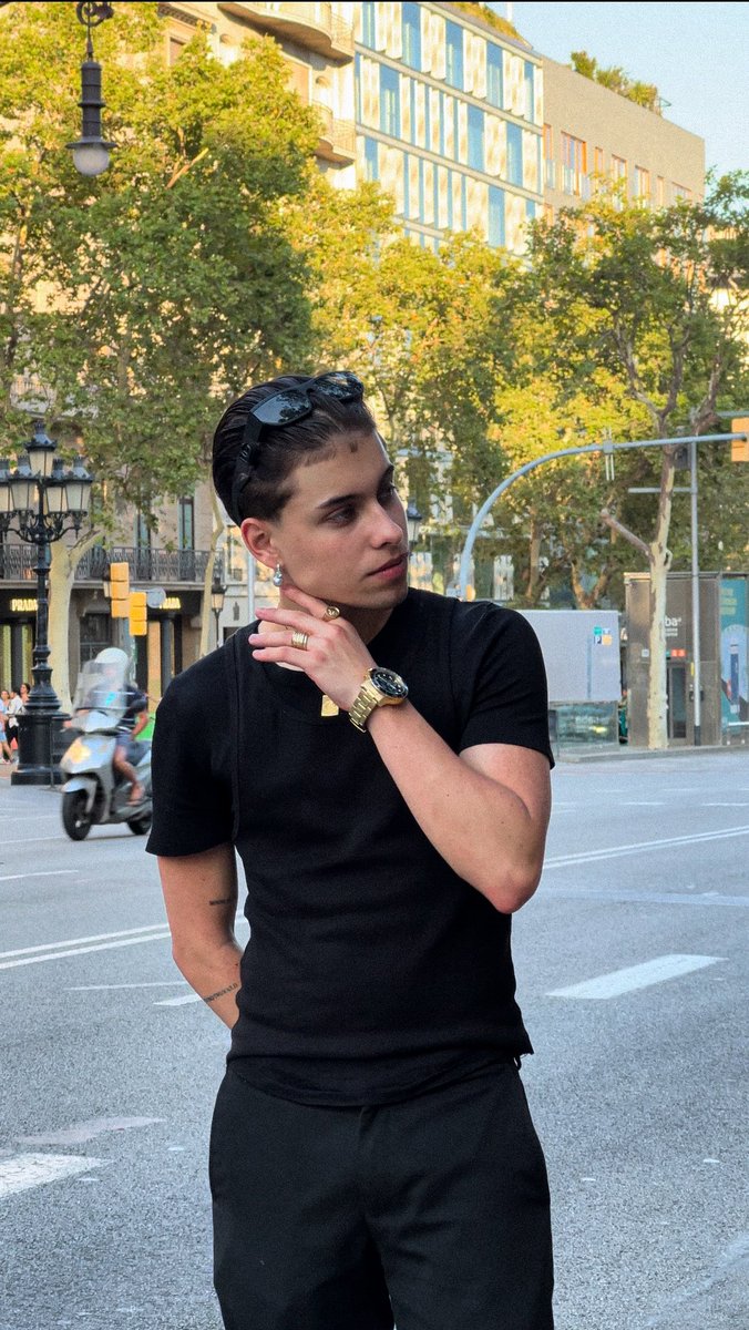 Nosoystivex's tweet photo. Esto es una espera para los buenos tiempo que se vienen por delante, yo no me conformo, yo busco la gloria, pero todo tiene un trayecto un momento, si muchas veces no subo cosas es porque tambien ando disfrutando mi juventud pero nunca sin dejar las ganas de ser el mejor. https://t.co/TyrNfOOG9V