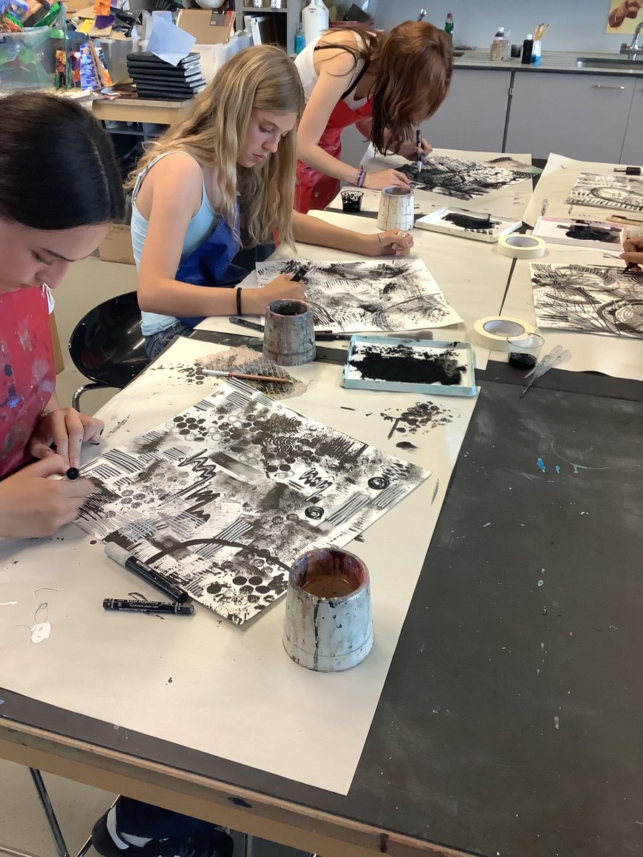 L5 as a Sixth Former day in Art! Great lesson mark making and working collaboratively- well done all! #LEHSchool #markmaking #ink #collaborative