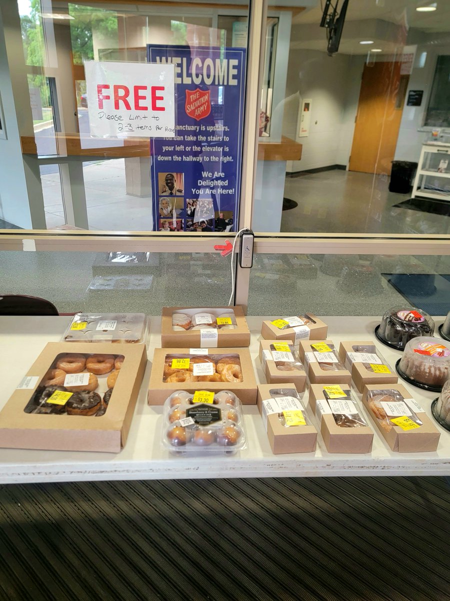 SArmyKZO's tweet photo. We have sweets out in the lobby for free!! Come and get them while supplies last! #kalamazoosalvationarmy #freefood https://t.co/IAClYcZAM3