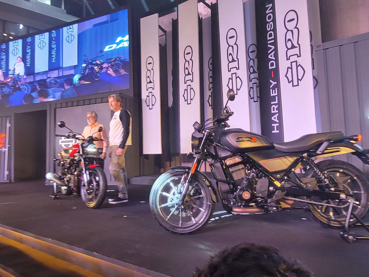 Alisha2494's tweet photo. Something insane just happened. @HeroMotoCorp's Harley Davidson X440 starts at:
₹2.29 LAKHS ex-showroom.
Variants at ₹2.49L & ₹2.69. This is the #HeroEffect on @harleydavidson. The world's most desirable motorcycle brand now yrs at just or 2 lakhs!!! Will sell like hot cakes. https://t.co/kAkNRQ7tGX