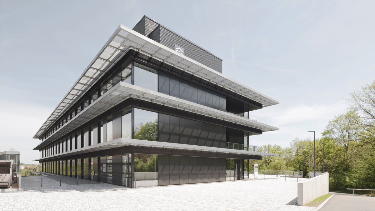 uni_tue's tweet photo. Der Neubau des M3-Forschungszentrums für #Malignom, #Metabolom und #Mikrobiom auf dem Tübinger Schnarrenberg wurde heute an die @uni_tue übergeben https://t.co/pOkYXw6DmY @uktuebingen @MedTuebingen @FinanzenBW @mwk__bw #forschung #forschungszentrum #tumorforschung #medizin https://t.co/v0S4DNYspv