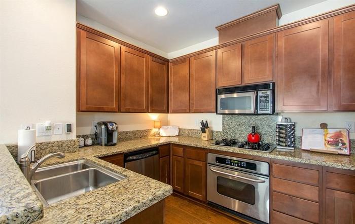 LCHomesSD's tweet photo. #TOWNHOUSE #ForLease!

2055 Silverado St., #SanMarcos, CA 
2 bed/2 bath/1521 sf

Remodeled #cornerunit townhome indoor laundry, central AC, fridge, washer &amp; dryer incl.
No pets.
𝔸𝕧𝕒𝕚𝕝𝕒𝕓𝕝𝕖 𝕝𝕒𝕥𝕖 𝕁𝕦𝕝𝕪 2023! 
📲:760-436-5111 
La Costa Sales &amp; Rentals
Lic. #01502169 https://t.co/ZoXISG9PVn