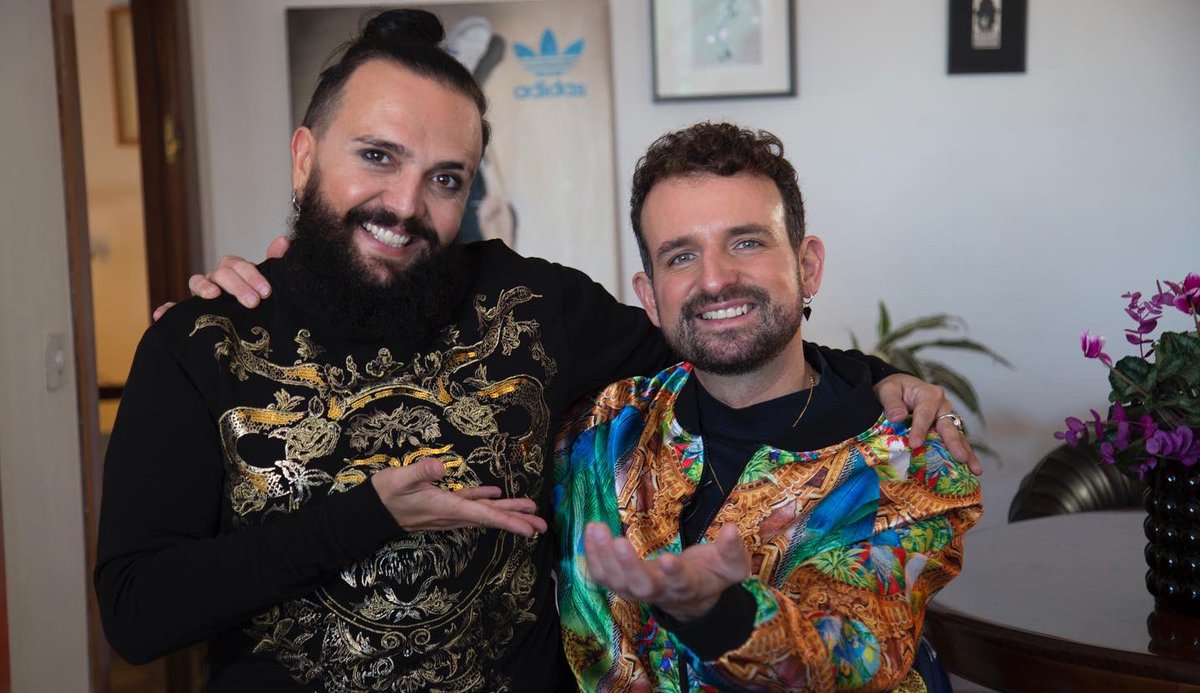Rafatal_Robles's tweet photo. ¡Feliz Cumpleaños @martinmoniche !!!
😘💨🎂❤️
Gracias por formar parte de nuestra película #TransUniversal y por ser un amigo imprescindible! Te quiero!
#TransUniversalLaPelícula
#GeneraciónZ 
#GeneraciónQueer
#Artistas
#TransNoBinaries 
#DerechosLGTBIQ+
#DerechosHumanos
🎬🏳️‍⚧️❤️🏳️‍🌈 https://t.co/QvJmFAycPi