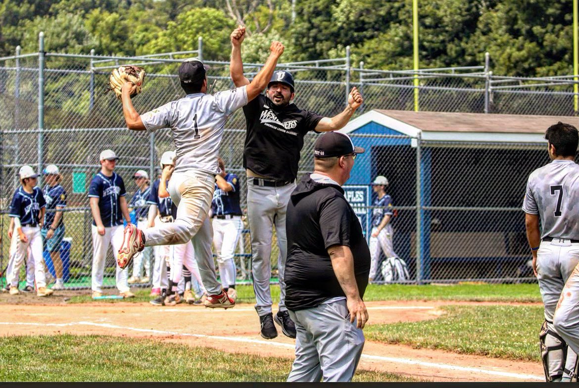 If you’re not having this much fun during summer ball you’re doing it all wrong @DanburyLegion