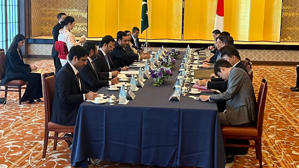 BBhuttoZardari's tweet photo. Delighted to meet my Japanese counterpart Yoshimasa Hayashi @hayashi09615064. Had a productive discussion on wide raging matters &amp; agreed to deepen coop in trade, investment, IT, tourism, agri. &amp; export of skilled workforce. #PakFMinJapan https://t.co/8mIHIY8sS4