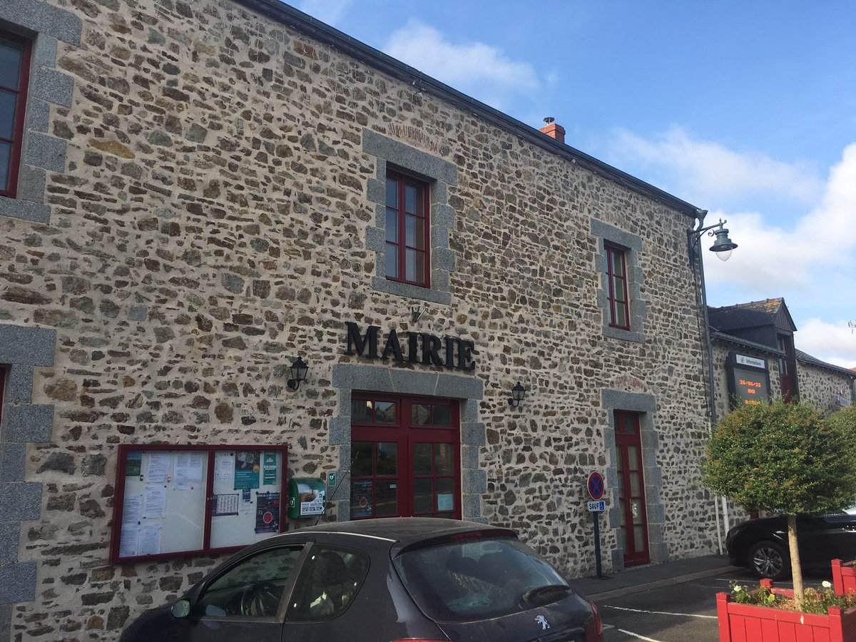 Partout en #Mayenne, je vais à la rencontre des maires et des élus locaux. 

A chaque fois , j’y vois le même dévouement à l’intérêt général et au bien commun.

Face aux violences, la #République restera une et indivisible grâce à nos communes.