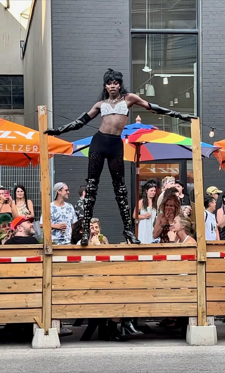 ossingtonbia's tweet photo. #MondayMotivation ➡️ the amazing #DragQueen performances from #OssFest last year 🤩🎉. And you can bet your bottom dollar that the DJs &amp; Drag stage will be back and promises to be a fantastic time! 

📸 @sweatybettysbar https://t.co/FEaXAqgOff