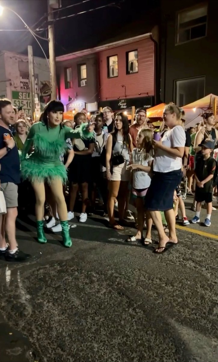 ossingtonbia's tweet photo. #MondayMotivation ➡️ the amazing #DragQueen performances from #OssFest last year 🤩🎉. And you can bet your bottom dollar that the DJs &amp; Drag stage will be back and promises to be a fantastic time! 

📸 @sweatybettysbar https://t.co/FEaXAqgOff