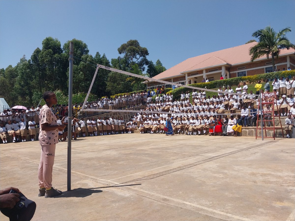 AMIGOJODE's tweet photo. Attending #GarukaUshime muri GS Sainte Famille #Mataba, aho abahize #Inyange baje gushima. Umuco wo gushima ni mwiza.
#JulyForThanksgiving
#Liberation2023
#VisitNyamasheke https://t.co/JKyZQcF0DL