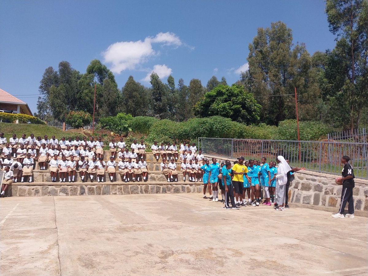 AMIGOJODE's tweet photo. Attending #GarukaUshime muri GS Sainte Famille #Mataba, aho abahize #Inyange baje gushima. Umuco wo gushima ni mwiza.
#JulyForThanksgiving
#Liberation2023
#VisitNyamasheke https://t.co/JKyZQcF0DL
