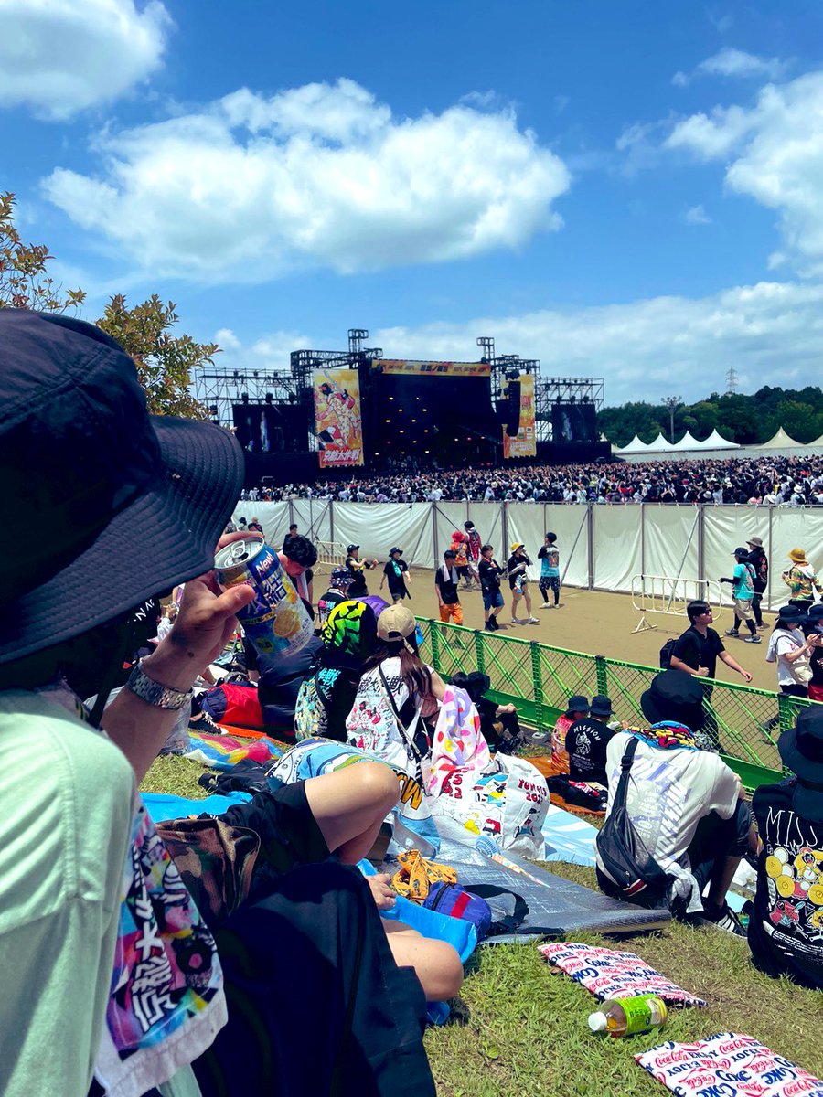 tmkzprb's tweet photo. 京都大作戦2023
最高でした
本当にあったかくていいフェス！
炎天下の灼熱地獄だった笑
同い年だからDA贔屓でみちゃうけど
マジで今までで1番カッコよかった！
目当てのW.O.DのTシャツも買えた
三部さんとも写真撮れた
来年も楽しむために乗り気っていこう！

#京都大作戦2023 https://t.co/RnwC3iJxBt