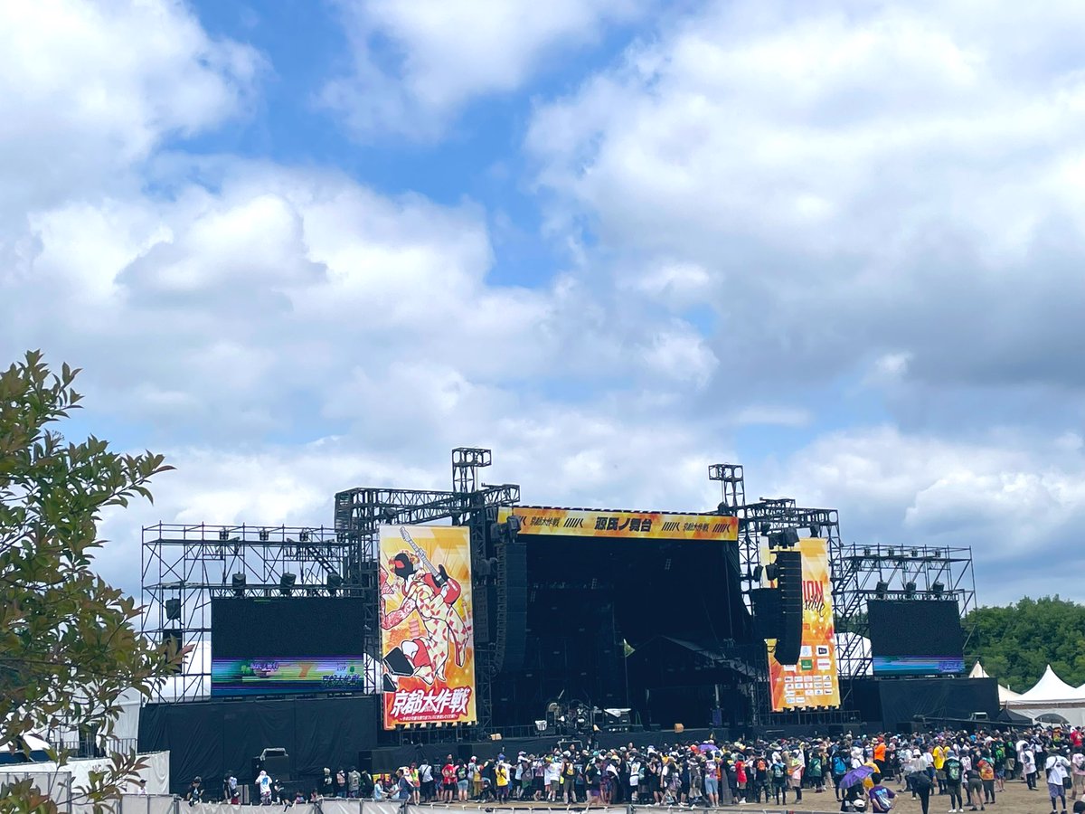 tmkzprb's tweet photo. 京都大作戦2023
最高でした
本当にあったかくていいフェス！
炎天下の灼熱地獄だった笑
同い年だからDA贔屓でみちゃうけど
マジで今までで1番カッコよかった！
目当てのW.O.DのTシャツも買えた
三部さんとも写真撮れた
来年も楽しむために乗り気っていこう！

#京都大作戦2023 https://t.co/RnwC3iJxBt
