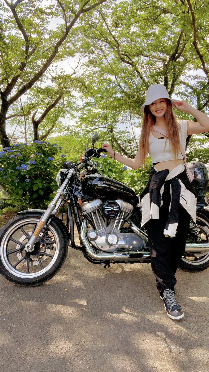 はーい🙋‍♀️
今日は茨城の牛久大仏と雨引観音に🏍❣️
紫陽花めっちゃ綺麗だったー❤️❤️

 #バイク女子
 #雨引観音
 #紫陽花
 #ハーレー女子
 #ハーレー
 #茨城ツーリング