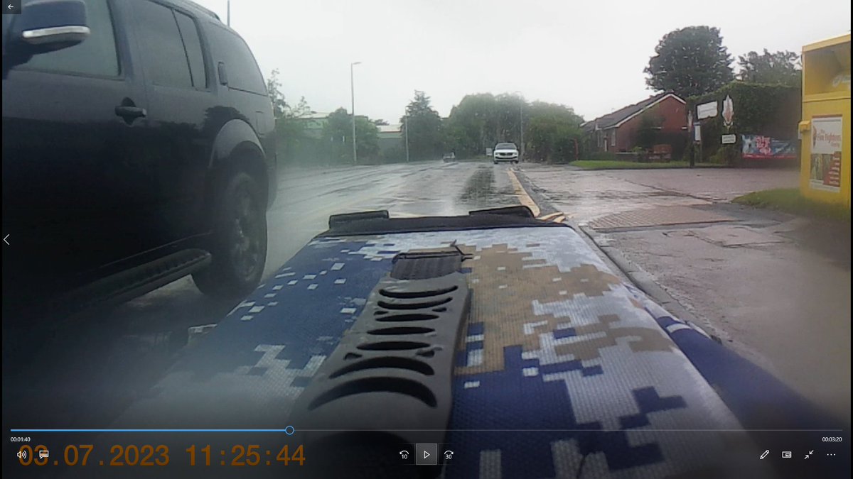 FlixtonThings's tweet photo. The driver of this @Wankpanzer has been reported to GMP for this close pass, we'll see what they do.
#Cycling #ClosePas #BadDrivers https://t.co/7EjjpoH95h