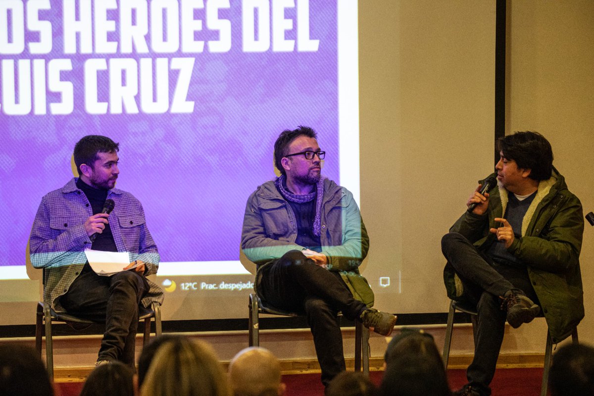 El  pasado viernes, estuvimos en Curicó para el lanzamiento del  documental TRAS LOS HÉROES DEL LUIS CRUZ. Invitados por su  director Rafael Andaur Marín, bella jornada que nos permitió traer del pasado uno de  los triunfos más épicos que han sucedido en nuestro fútbol.