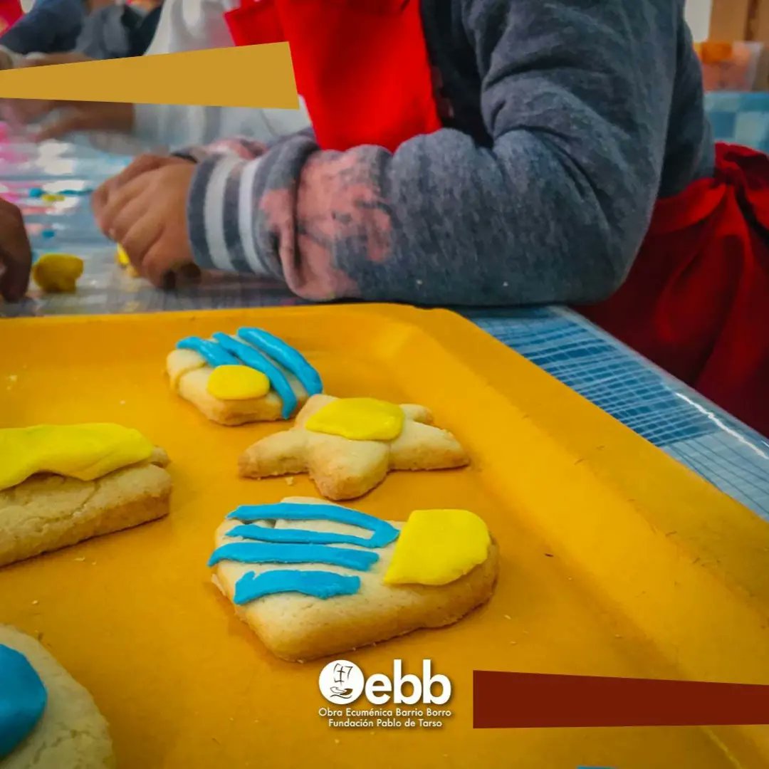fpablodetarso's tweet photo. 🇺🇾 ¡Vamo' arriba la Celeste!

El taller de Gastronomía del Club de Niñxs se puso la Celeste y elaboraron unas deliciosas galletitas con los colores de la bandera más linda 🇺🇾

#ClubdeNiñxs #gastronomia #talleres #Uruguay #galletitas #aprenderjugando #cocinar #celeste https://t.co/VyLOUJ8XyI
