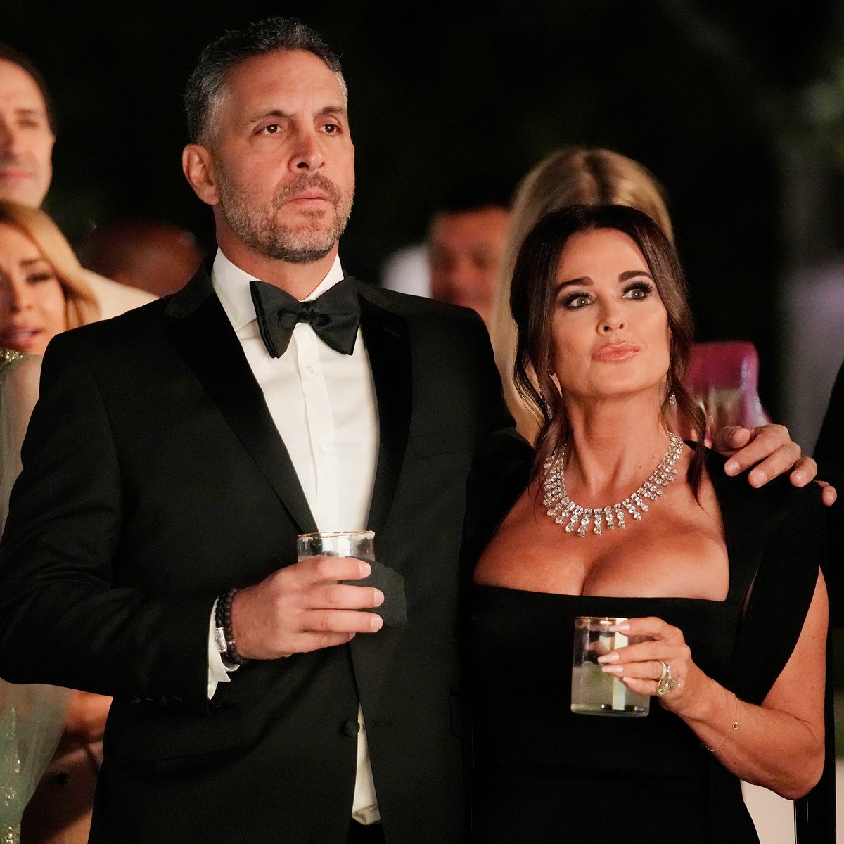 tvdeets's tweet photo. Kyle Richards and Mauricio Umansky are splitting after 27 years of marriage, according to PEOPLE. #RHOBH https://t.co/hSRb70h5EJ