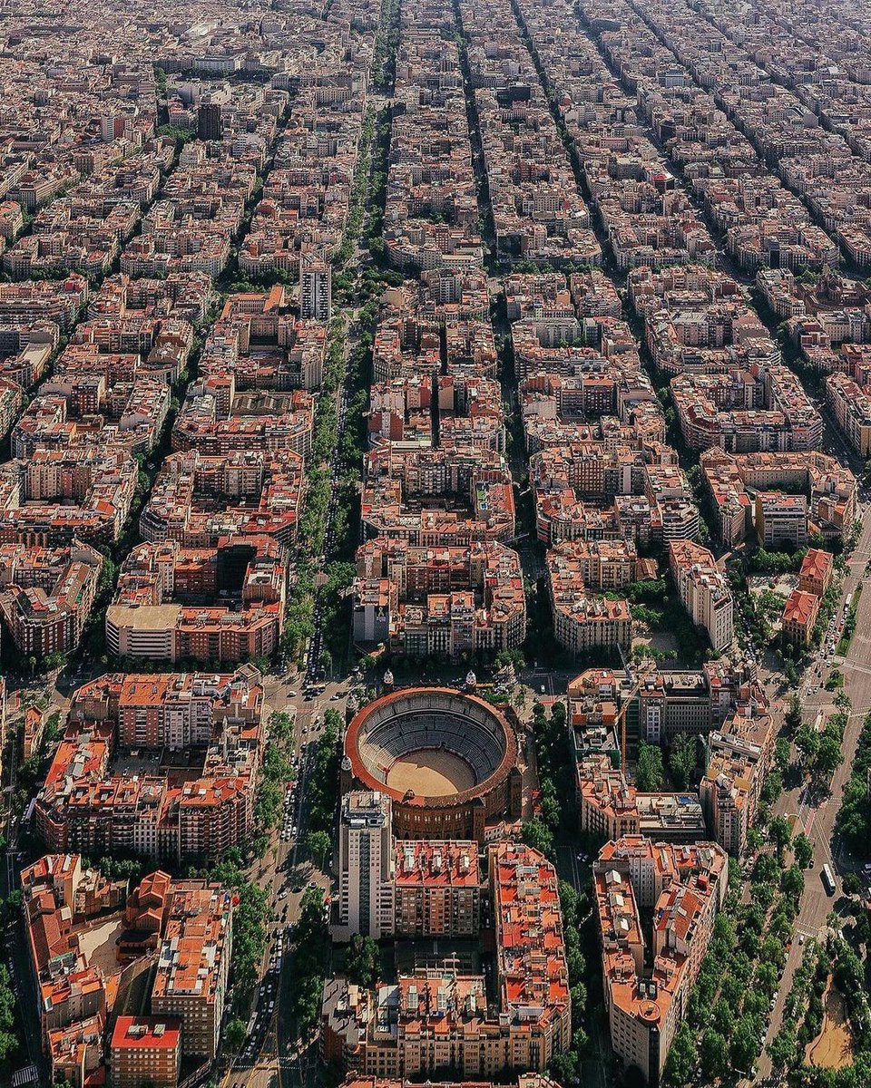 La ciudad de Barcelona ha sido elegida como la Capital Mundial de la Arquitectura para el año 2026, según el anuncio realizado hoy por la Unesco (Organización de las Naciones Unidas para la Educación, la Ciencia y la Cultura) y la UIA (Unión Internacional de Arquitectos).