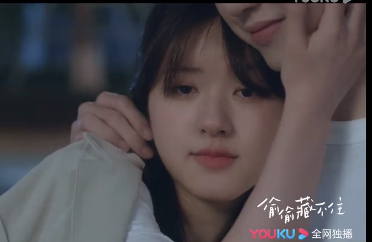 Jalhynlee's tweet photo. A girlfriend who giggle for his boyfriend cheek💕and a boyfriend who giggle for his girlfriend ear ❤️😊 #HiddenLove is sooo swee! #ZhaoLusi #ChenZheyuan https://t.co/lgUwwRNLns