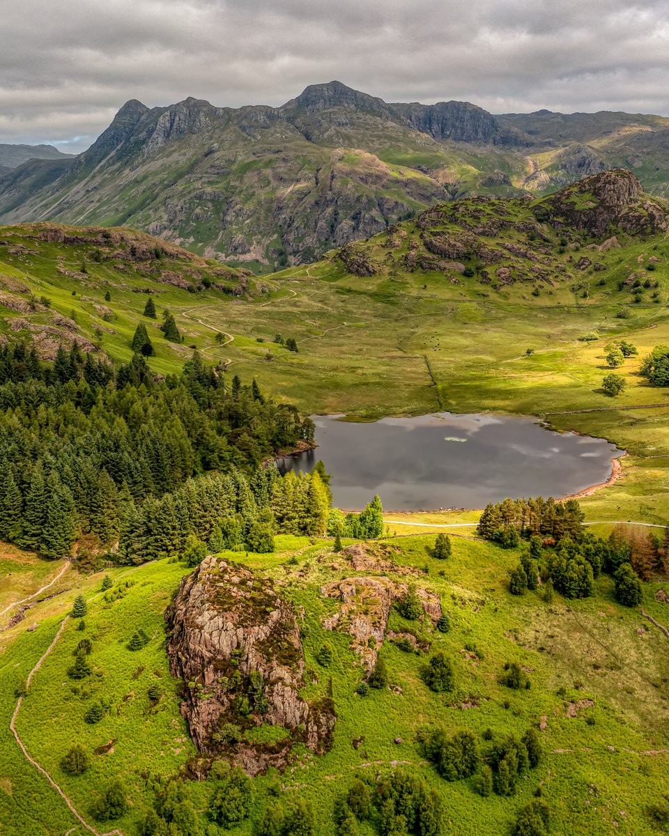 Morning everyone hope you are well. View across Tarnclose Crag towards Blea Tarn and the Langdales. Have a great day. #LakeDistrict @keswickbootco