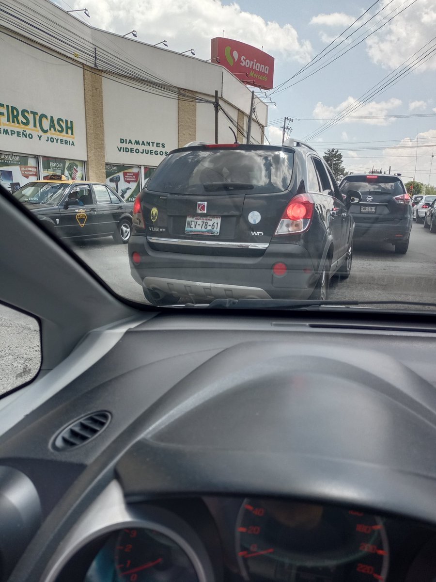 dleons85's tweet photo. Tarado y mal conductor que invade carriles a lo terco y no acepta su responsabilidad. Salte más temprano, tu mala planeación no se va a convertir en urgencia para los demás. https://t.co/GPqfIt8KuP