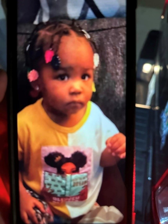 detroitpolice's tweet image. 🚨 MISSING CHILD 🚨
The Detroit Police Department is searching for 2-year-old Wynter Cole Smith, who has braided shoulder-length hair and was wearing a white t-shirt with rainbows.