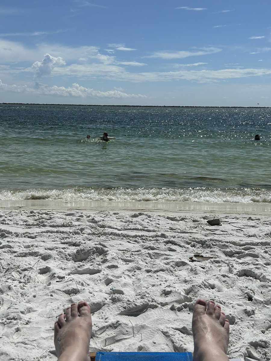 jblakemccrary's tweet image. It’s a beautiful day to relax and think about all the amazing people I met and the incredible things I learned at #ISTELive! My heart ❤️ and brain 🧠 are both full! #technerd #vacamode