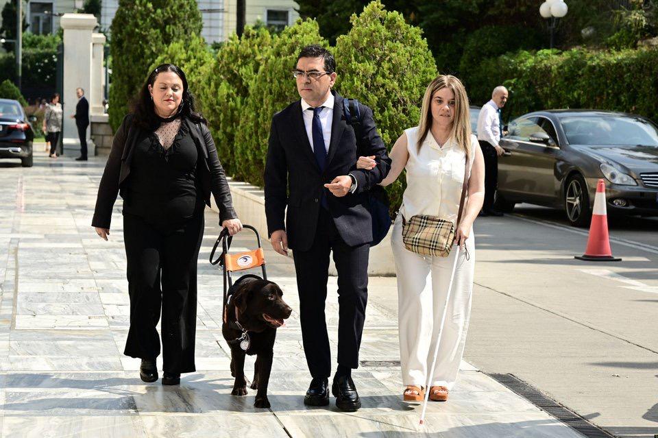 Η φωτογραφία της ημέρας, από την ορκωμοσία του νέου κοινοβουλίου.