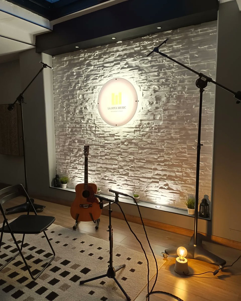 estudiolajoya's tweet photo. Sesión de #Guitarras acusticas para nuevo álbum 🔴✨💚🤍🎸
#LaJoyaMusic
#RecordingStudio
#Lucena
#Cordoba
#Andalucia
#estudiodegrabacion #grabacion #piano #guitarplayer #drums #bass #violin #cantautor #singer #strings #songwriter #musically #acoustic #acousticguitar #orquest https://t.co/JJEi4aqGPM
