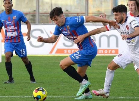CalcioTime_it's tweet photo. Il #calciomercato del #Catania potrebbe ripartire da Reggio Emilia. Si scalda l'asse tra gli etnei e il #Sassuolo.

https://t.co/aRt8mHPoxv https://t.co/41YFn4EgwI