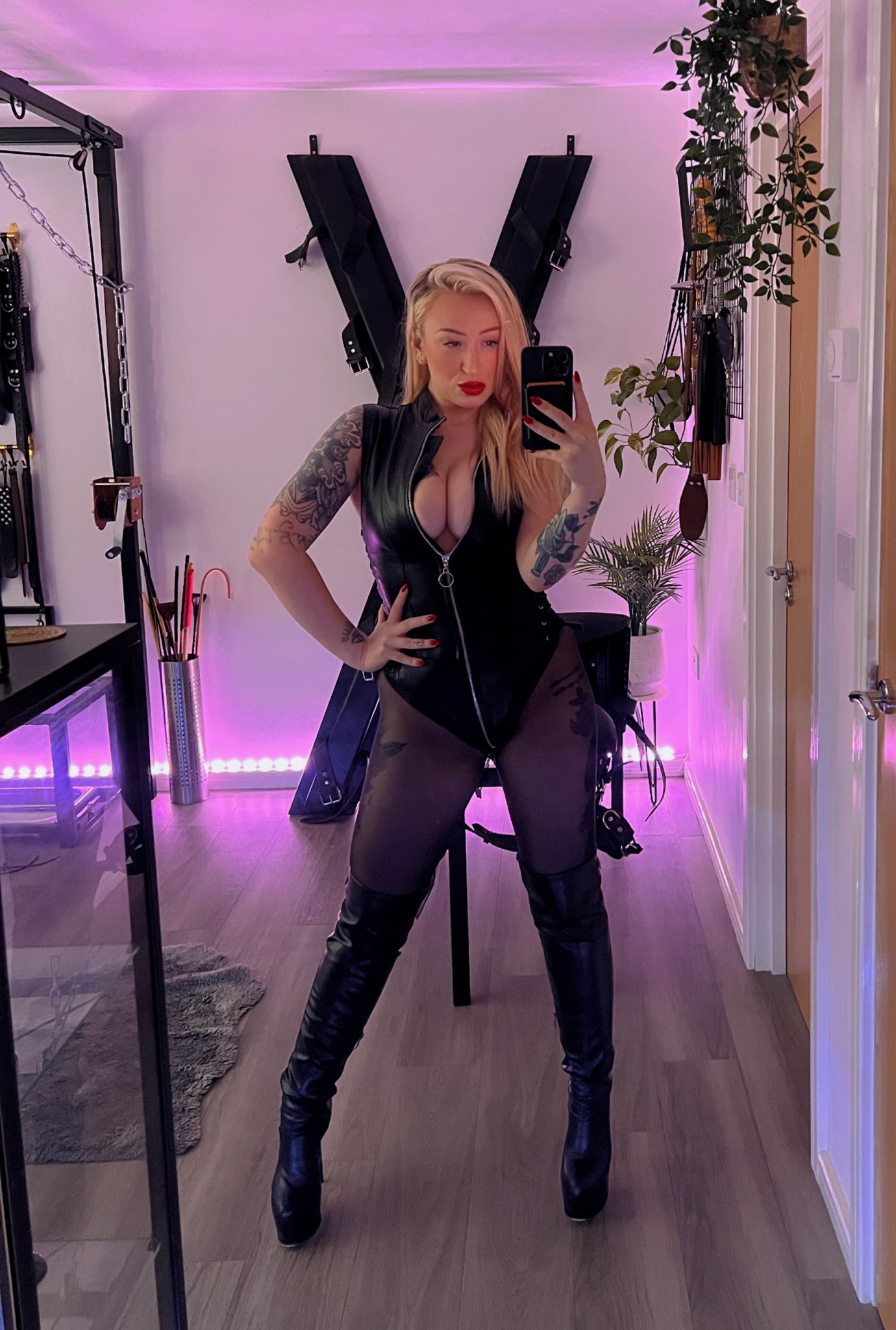 Miss Anna Elite™ on Twitter "Starting my week in leather 🖤 https //t