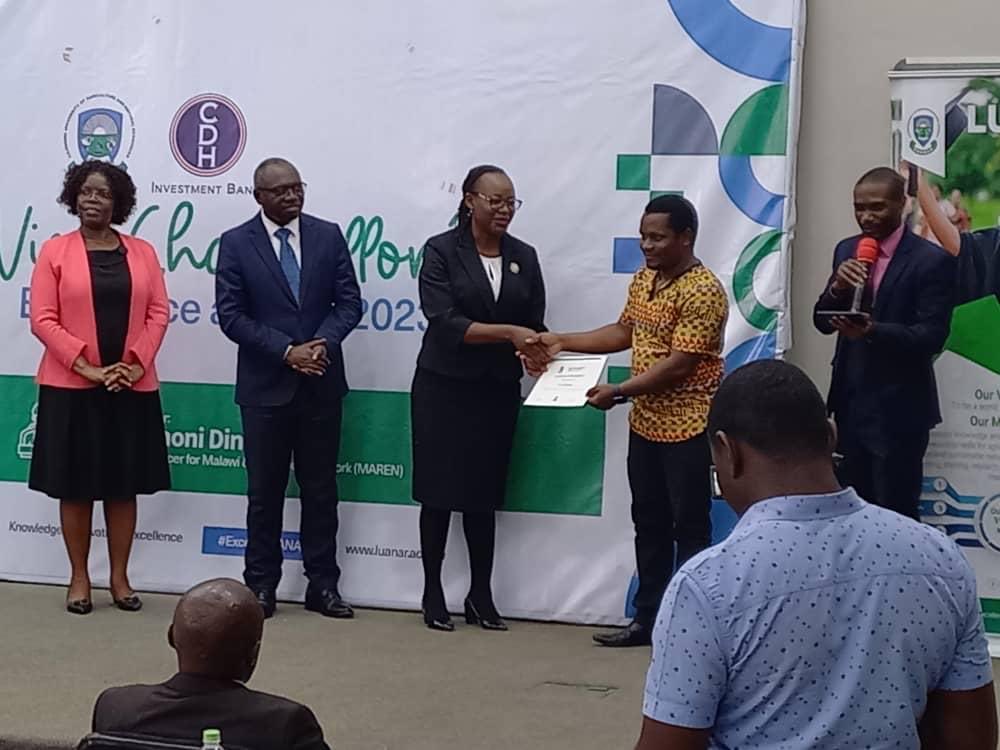 ChiwetoMW's tweet photo. Thank you ⁦@Luanarofficial⁩ &amp; ⁦@CDHBank⁩ for awarding ⁦@ChiwetoMW⁩ Vice Chancellor’s Innovation Award ⁦@EkaundaKaunda⁩ we geared 4more impact with inclusive #digitalsolutions#LUANARVC’sExcellenceAward2023 https://t.co/5xnvFKmdRg