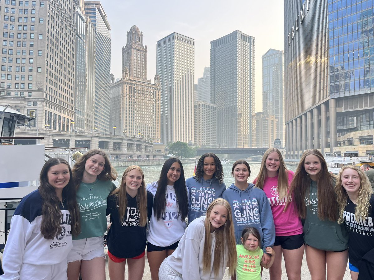 Premier14Gold's tweet photo. We had a great time @usavolleyball Nationals in Chicago! Playing in the Open Division, sightseeing,& memories for a lifetime. Extremely sad to see this season end while SO proud of the growth, development, & accomplishments of this team. Thank you players & families! @Premier_VB https://t.co/hU0ex9jS78