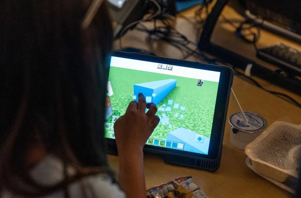 🎮 Herman Badillo Bilingual Academy was the first in the Buffalo district to participate in #GirlsWhoGame. Since then, 6 other schools have joined the program.

Learn more about #GirlsWhoGame in the Buffalo district: dell.to/446xvoQ #TransformEdu #iwork4dell