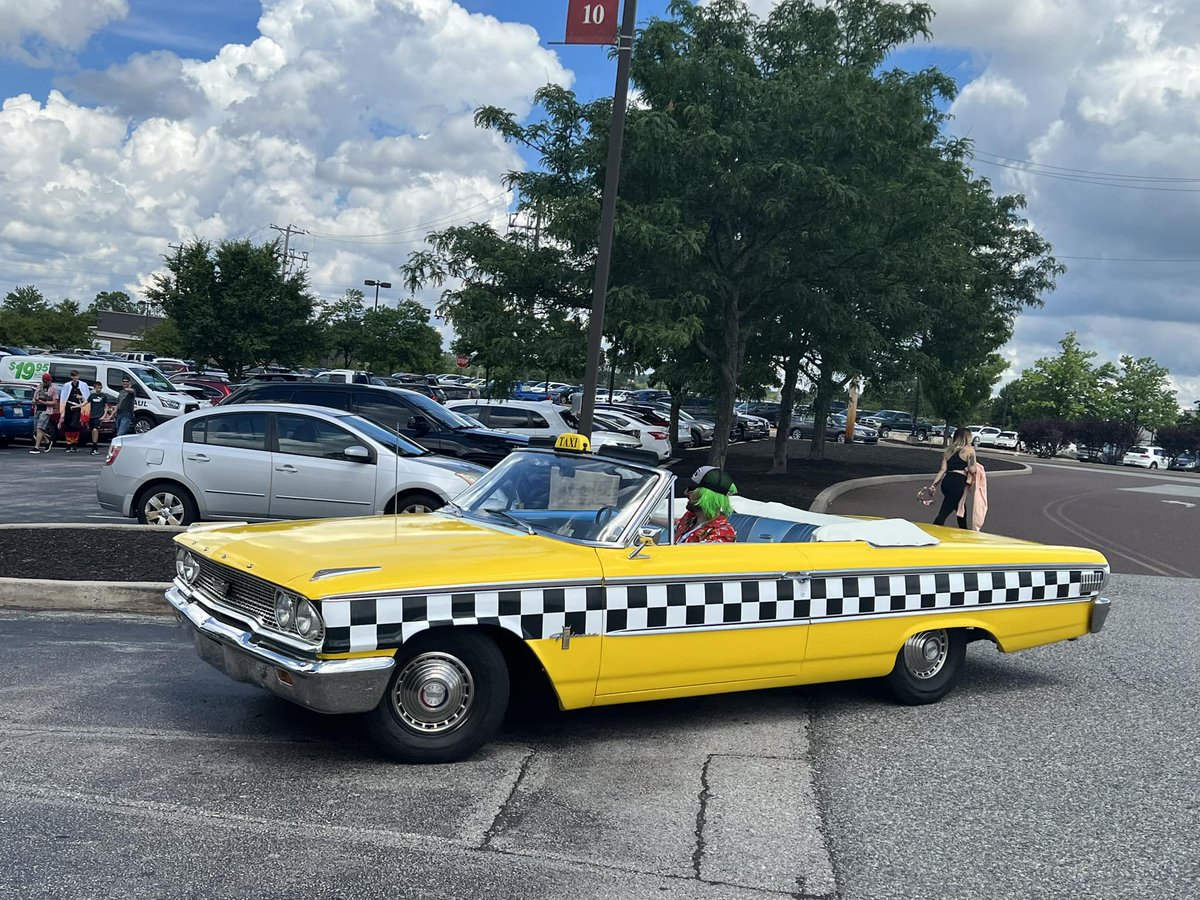 evaction's tweet photo. Not just any regular taxi appeared at TooManyGames 2023. It was the Crazy Taxi driven by @regularcars #TooManyGames #TMG #TooManyGames2023 #TMG2023 #RegularCarReviews #CrazyTaxi #Sega #Hitmaker #Cars #Taxi #Cosplay #CosplayCar #Carcosplay https://t.co/ao3oGPEPXq