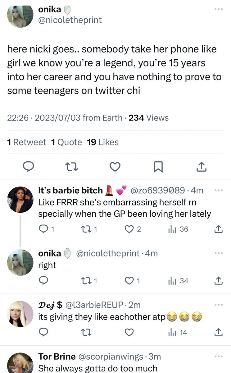 BBstanHello's tweet photo. Not Barbz snatching @NICKIMINAJ for being insecure. Get her! 🤣🤣✋🏾
Barbz! Get Nicki, she’s spiralling again. https://t.co/opLZ4BxG4R