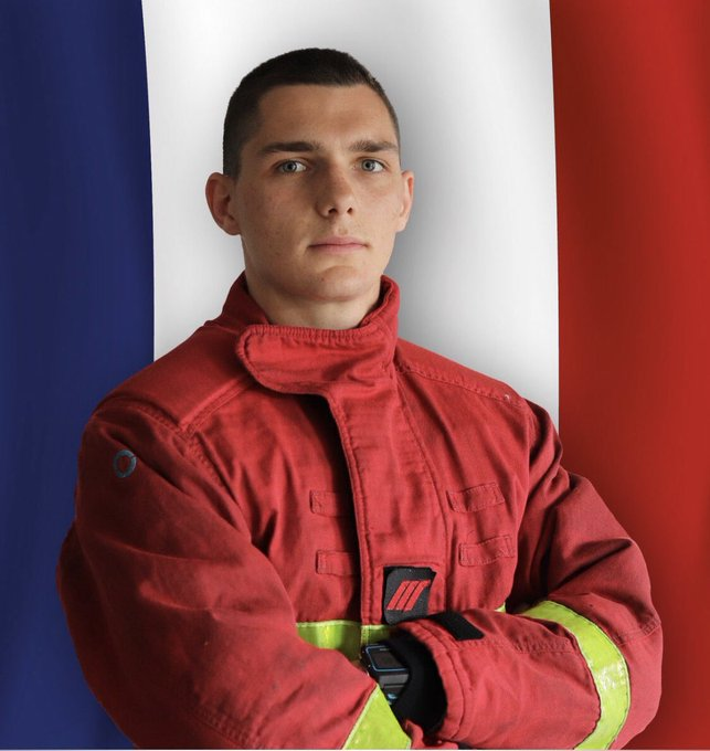 MonsKrabbe's tweet photo. Brandmannen Dorian Damelincourt, 24 år, dog medan han försökte släcka bränderna som upprorsmännen och vandalerna skapat. 

Jag antar att förlusten av hans liv inte anses vara en lika stor tragedi som förlusten av kriminella Nahel?

#Frankrike #Paris #FrenchRiots #FranceOnFire https://t.co/Vk06krauL1