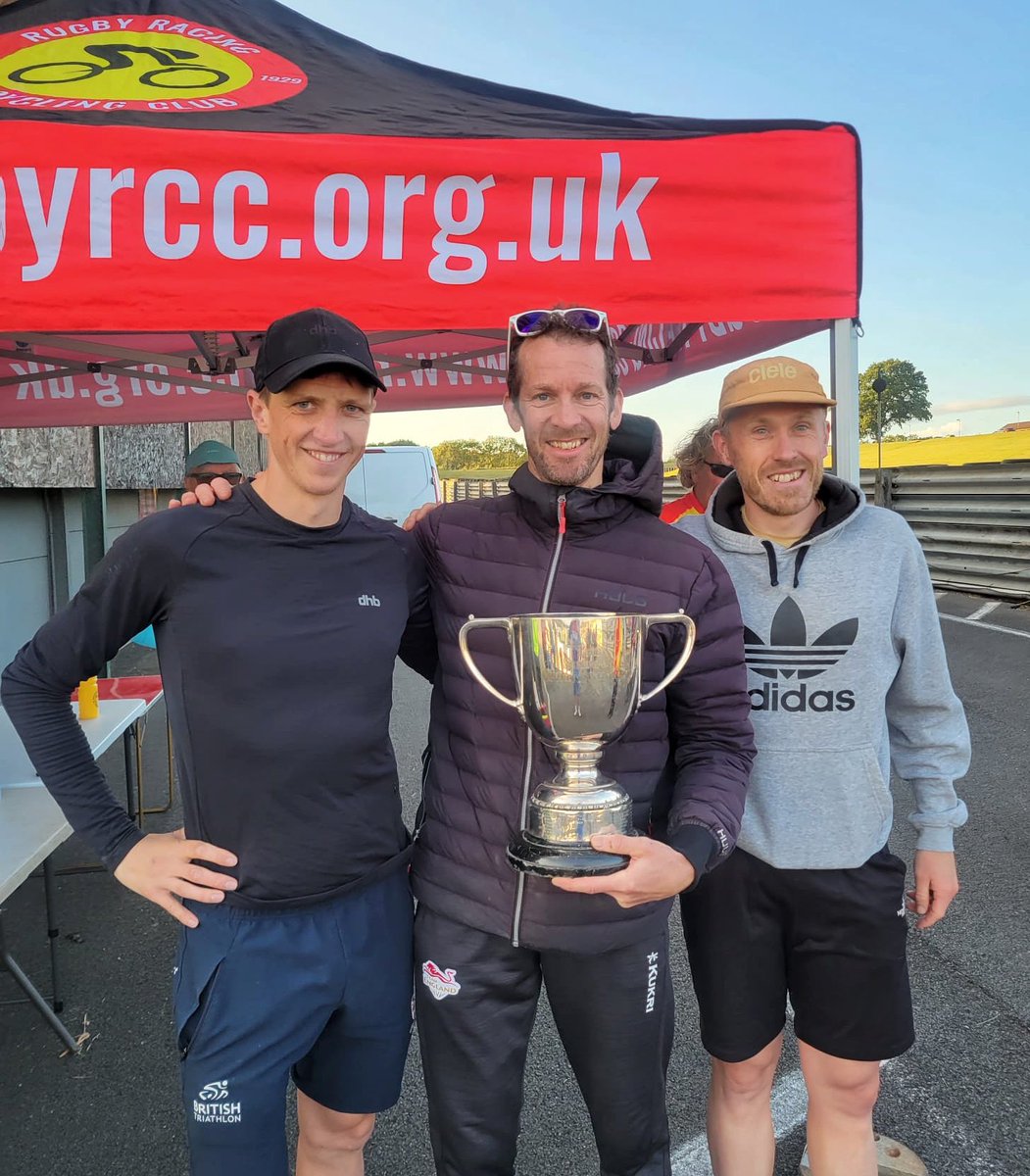 DSS123's tweet image. Many thanks to @RugbyRcc for promoting their fabulous 3UP TTT at Mallory Park and letting me see if I can roll with the two axes @LukePollard91 and @samproctortri 

I could, for 7 laps. Shame the race was 8 😂😂

📸 @LukePollard91