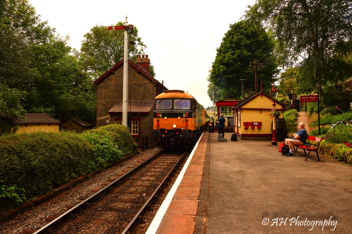 andrew_herny's tweet image. A great day @WorthValley Diesel Gala as the stunning 47712 'Lady Diana Spencer' hauls @LocoServicesGrp Scot Rail push-pull stock non-stop through Damems with a service for Keighley. #KWVR #WorthValley #LocomotiveServices #HeritageRail #Class47 #ScotRail #InterCity