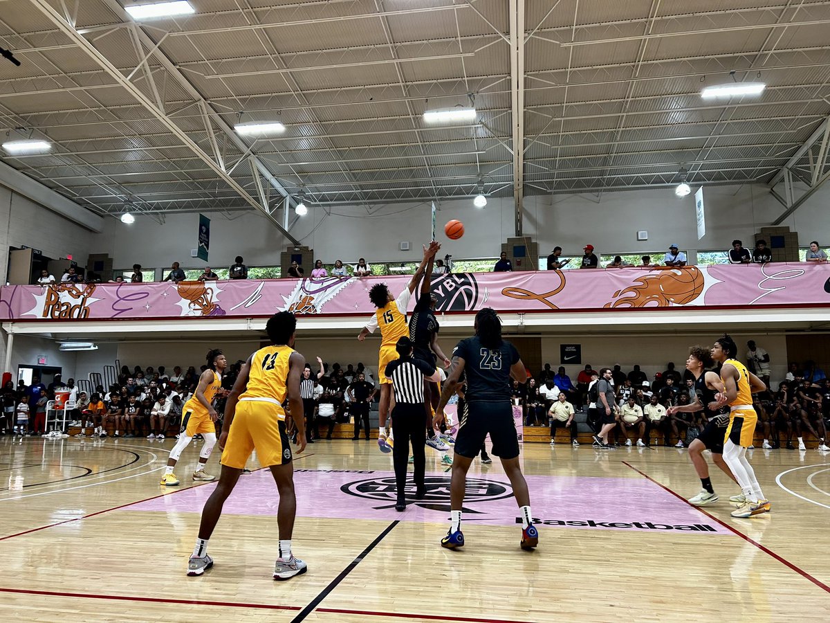 First round of U17 games kicking off this afternoon. Vegas Elite vs. The Family. Gym is packed with NBA scouts watching top 2026 player Tyran Stokes, 2025 five-star Darius Acuff Jr., along with Trey McKenney, Chris Nwuli, John Mobley Jr., and Trent Perry. https://t.co/SCAkjjrkCf