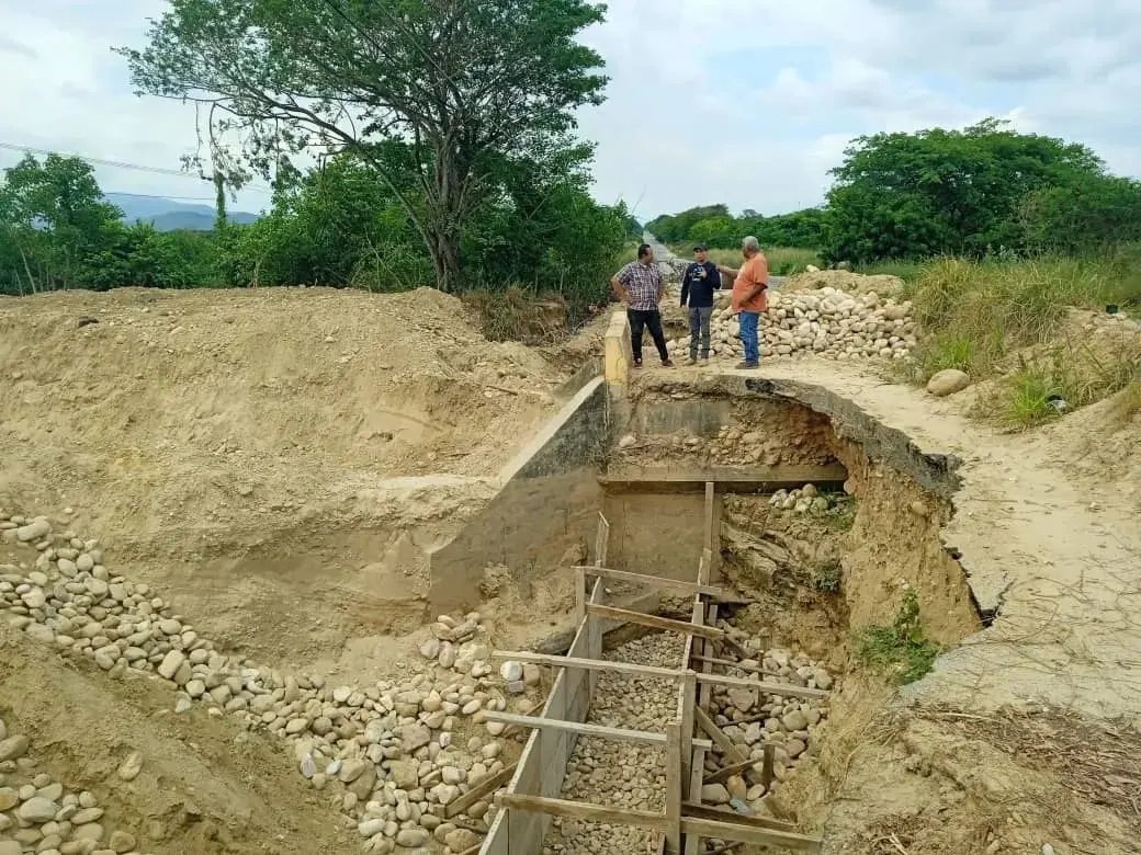 GobTrujillo's tweet image. EsNoticia 📢|| Fuerza de Tarea Andes 2023 inicia recuperación de falla de borde en sector El Corozo de Miranda 

Se inició la canalización de la quebrada y se prevé la construcción de un muro de concreto para mantener su cauce y garantizar bienestar a la población